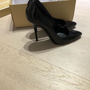 Black high heel flex pointed toe pumps classic